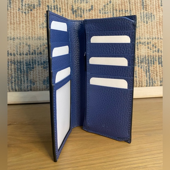 Black Gucci Long Wallet With Blue Interior - Picture 4 of 5